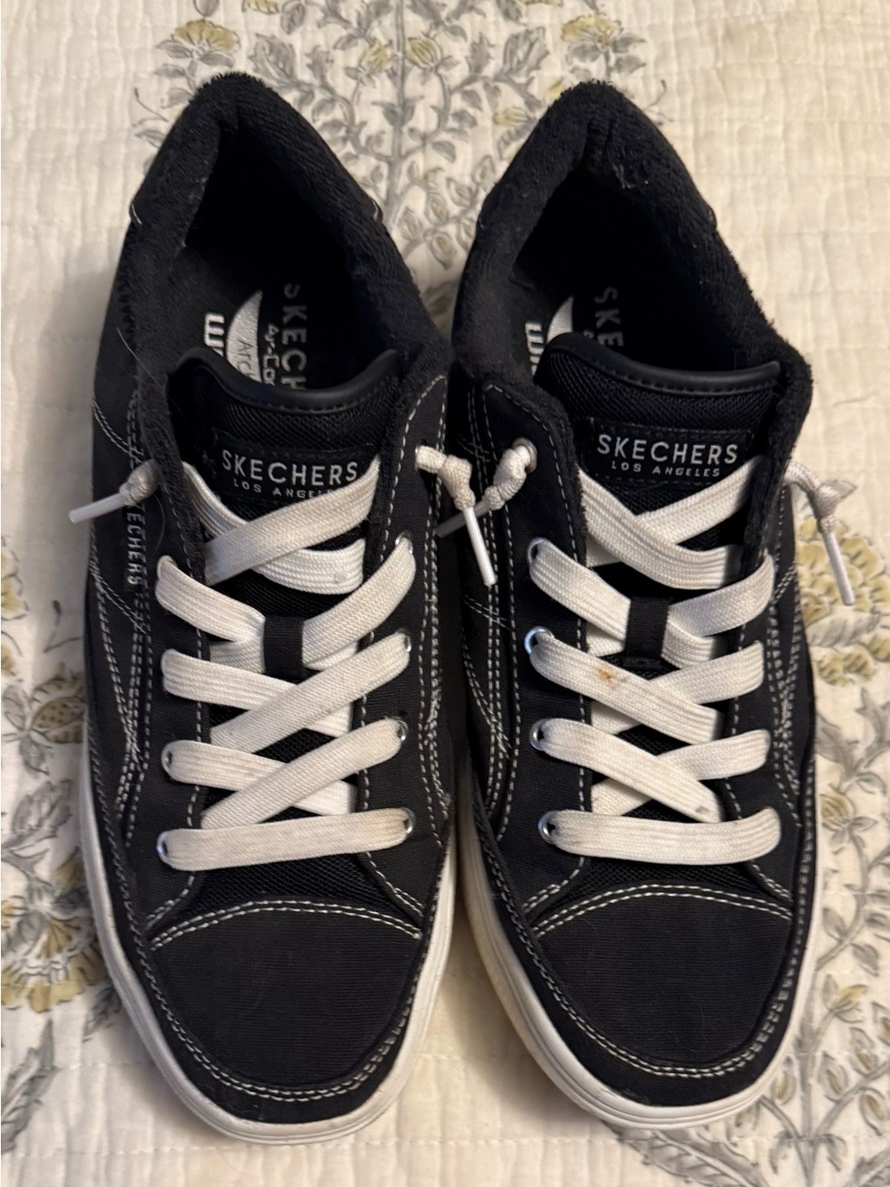 Skechers Black and White Women's Sneakers size 10 like new